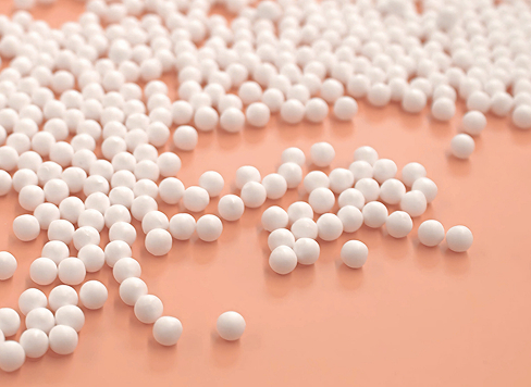 Freeze-dried cosmetic beads
